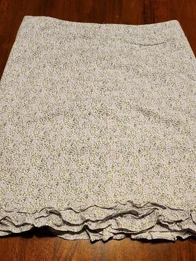American Eagle Outfitters Floral Skirt Zip Back Ruffle Bottom Size 8
